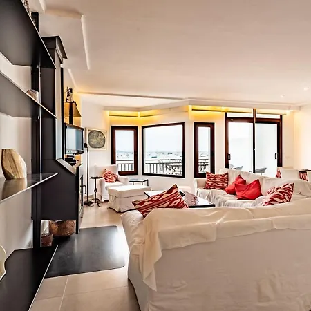 Rafael - Pine Walk With Stunning Views To The Sea