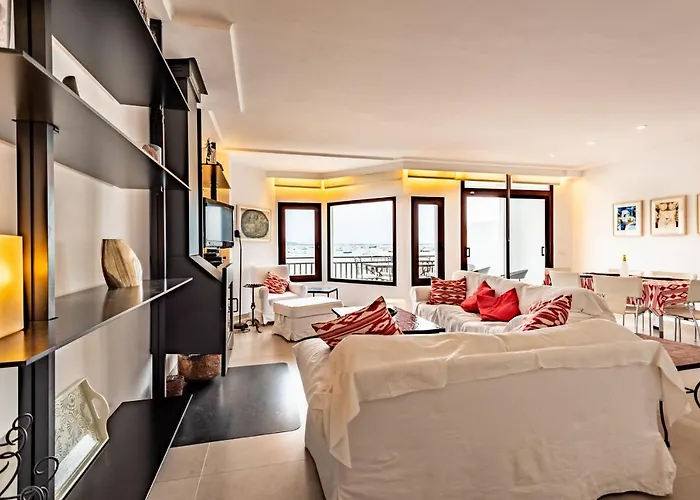 Rafael - Pine Walk With Stunning Views To The Sea